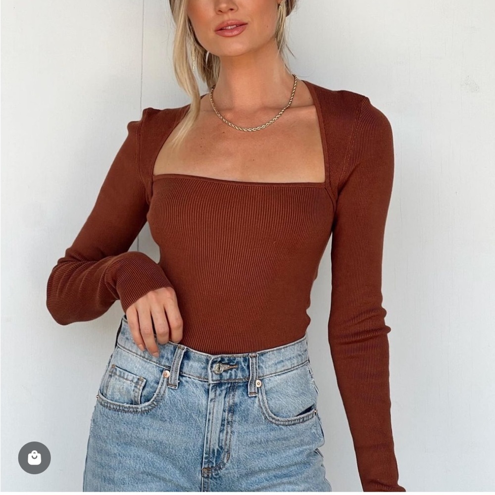 A4 - 236 Vestique Jackson square top size large